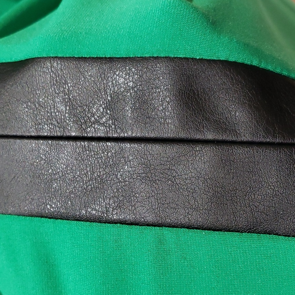 Nwot 1X Sleeveless top green with black vegan leather - Picture 11 of 13
